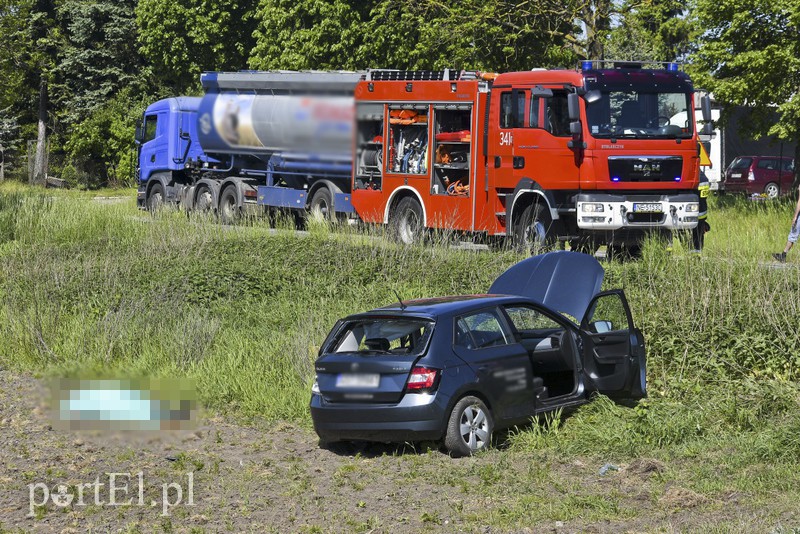 Tragiczny wypadek w Komorowie Żuławskim, nie żyje kierowca skody zdjęcie nr 175122