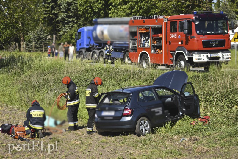 Tragiczny wypadek w Komorowie Żuławskim, nie żyje kierowca skody zdjęcie nr 175036