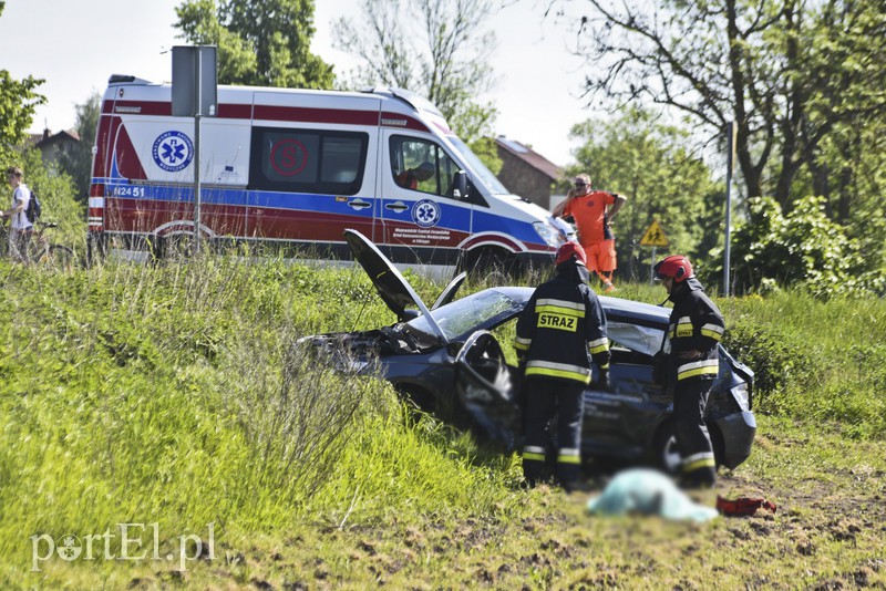 Tragiczny wypadek w Komorowie Żuławskim, nie żyje kierowca skody zdjęcie nr 175042
