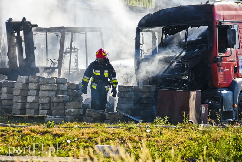 Pożar ciężarówki tuż pod warsztatem w Kazimierzowie zdjęcie nr 179939
