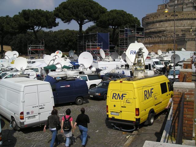  Media w Watykanie.