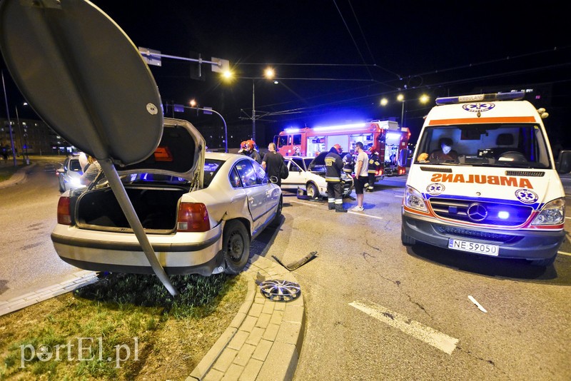 Zderzenie dwóch volkswagenów, 3 osoby w szpitalu zdjęcie nr 180993