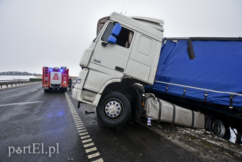 Wypadek ciężarówek na S7. Uwaga na utrudnienia zdjęcie nr 192461