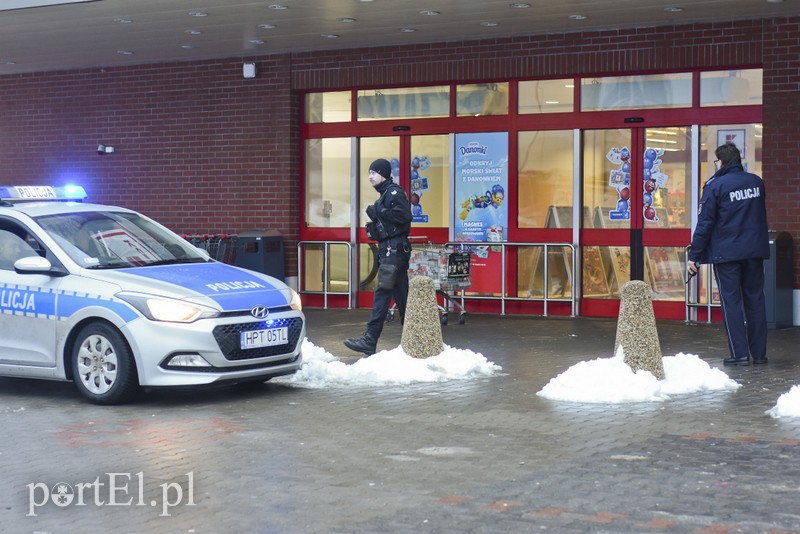 Alarm bombowy w Kauflandzie zdjęcie nr 193835