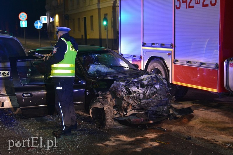 Pijany 19-latek szalał autem na ul. Dąbka. Oto skutek zdjęcie nr 194931