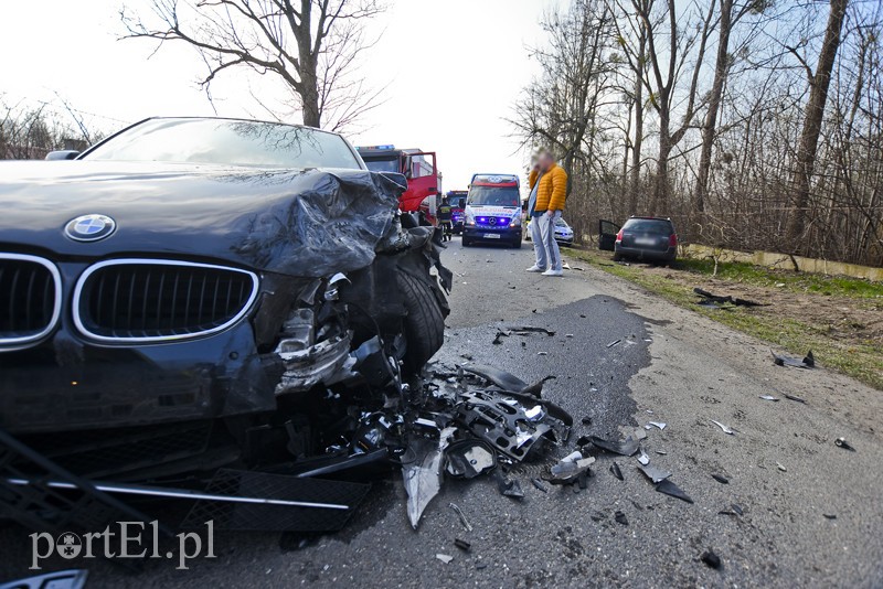 Wypadek na Królewieckiej, dwie osoby trafiły do szpitala zdjęcie nr 197559