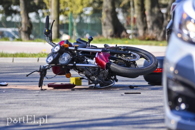 Wypadek motocyklisty z osobowym oplem zdjęcie nr 199178