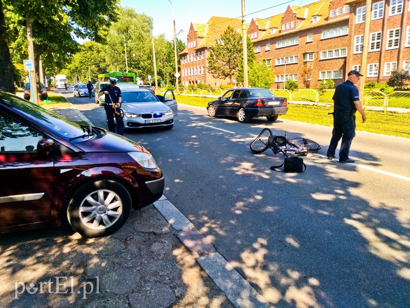 Potrącenie rowerzysty na ul. Królewieckiej zdjęcie nr 202368