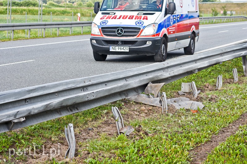 Wypadek na S7. Auto dostawcze uderzyło w barierki zdjęcie nr 204320