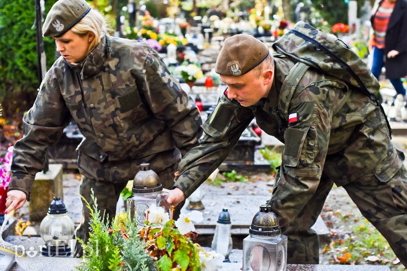 Sprzątali groby polskich bohaterów zdjęcie nr 213943