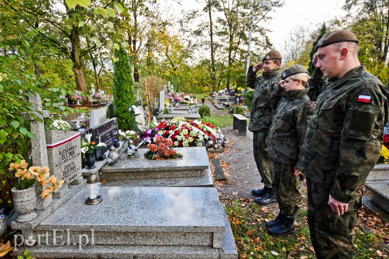 Sprzątali groby polskich bohaterów zdjęcie nr 213951
