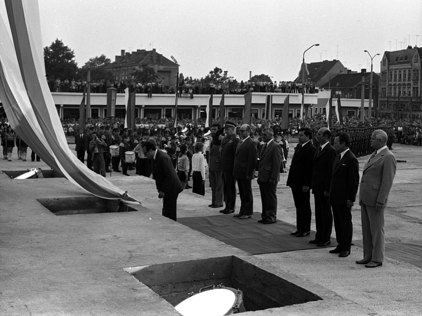 Elbląg z lat 70. na zdjęciach Czesława Misiuka: Pomnik Odrodzenia zdjęcie nr 224037