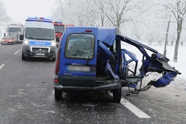 Wypadek w Kazimierzowie - dwie osoby ranne