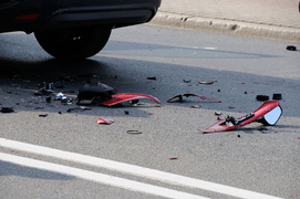 Wypadek: fordem zajechał drogę motocykliście