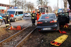 Grunwaldzka: zderzenie tramwaju z osobówką