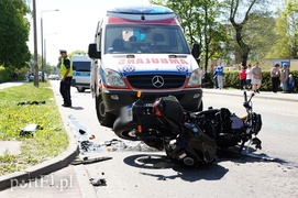 Wypadek na Wiejskiej - motocyklista ciężko ranny