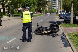 Wypadek na Wiejskiej - motocyklista ciężko ranny