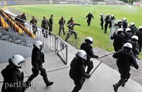 Policja kontra kibice na stadionie