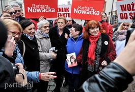 Z lewej strony nadjechała Barbara Nowacka
