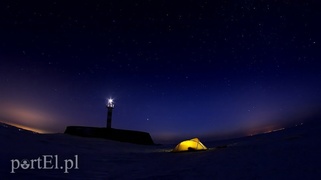 Stawa Elbląg, zwana przez żeglarzy latarnią "Piotruś", "Piotruś" to sztuczna wyspa usytuowana na środku Zalewu Wiślanego wyposażona w mocne światło, które widać do pięciu mil morskich. Zima 2010.