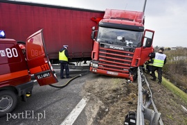 Ciężarówka stanęła w poprzek jezdni (aktualizacja)