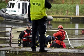 Strażacy wyłowili z rzeki ciało mężczyzny