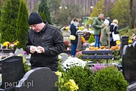 Elblążanie odwiedzają groby bliskich
