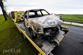 Wypadek koło Fiszewa, auto w płomieniach