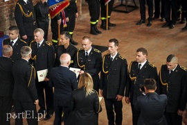 Święty Florian przyniósł strażakom awanse i odznaczenia