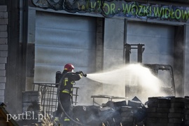 Pożar ciężarówki tuż pod warsztatem w Kazimierzowie