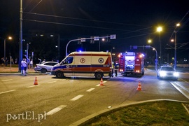 Zderzenie dwóch volkswagenów, trzy osoby w szpitalu