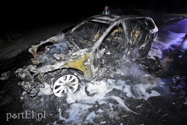 BMW spłonęło na drodze do Nowiny