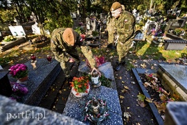 Sprzątali groby polskich bohaterów