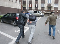 Rzucił petardą podczas meczu. Teraz stanie przed sądem