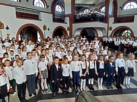 640 uczniów śpiewało hymn Polski