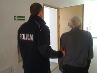 Wyrzucił psa przez okno, "bo piszczał"