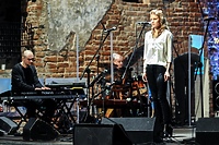 Ani pomniki, ani guziki