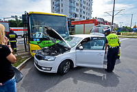 Autobus zderzył się z osobówką (aktualizacja)