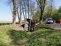 Ciężarówka w rowie w Narusie
