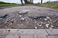 Czytelnik: "Przyjrzycie się drodze na Iwaszkiewicza"