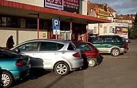 Dla kogo są te miejsca parkingowe?
