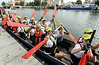 Smocze łodzie na rzece.  Wystartuj w ekipie portEl.pl!