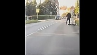 Hulajnoga, kolizja, salto i mandat