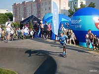 Hulajnogi jeździły na pumptracku
