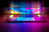 Jak firmy i szkoły oszczędzają tysiące złotych na sprzęcie komputerowym — dlaczego laptopy poleasingowe stają się standardem w małych i średnich przedsiębiorstwach