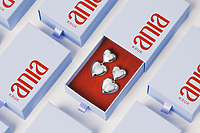 Jak wybrać kolczyki srebrne na prezent, żeby trafić w gust? 5 modeli