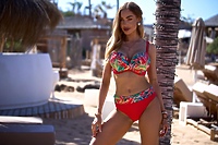 Jakie stroje kąpielowe maskują brzuch?