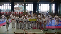 Karatecy EKKK z pucharami w pierwszych zawodach sezonu