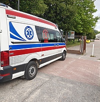 Zawał za bramą. Karetka nie mogła wjechać na Dębicę