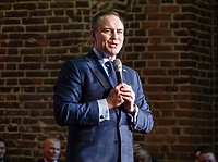 Krasulski, Nawrocki i "białe plamy" w życiorysie